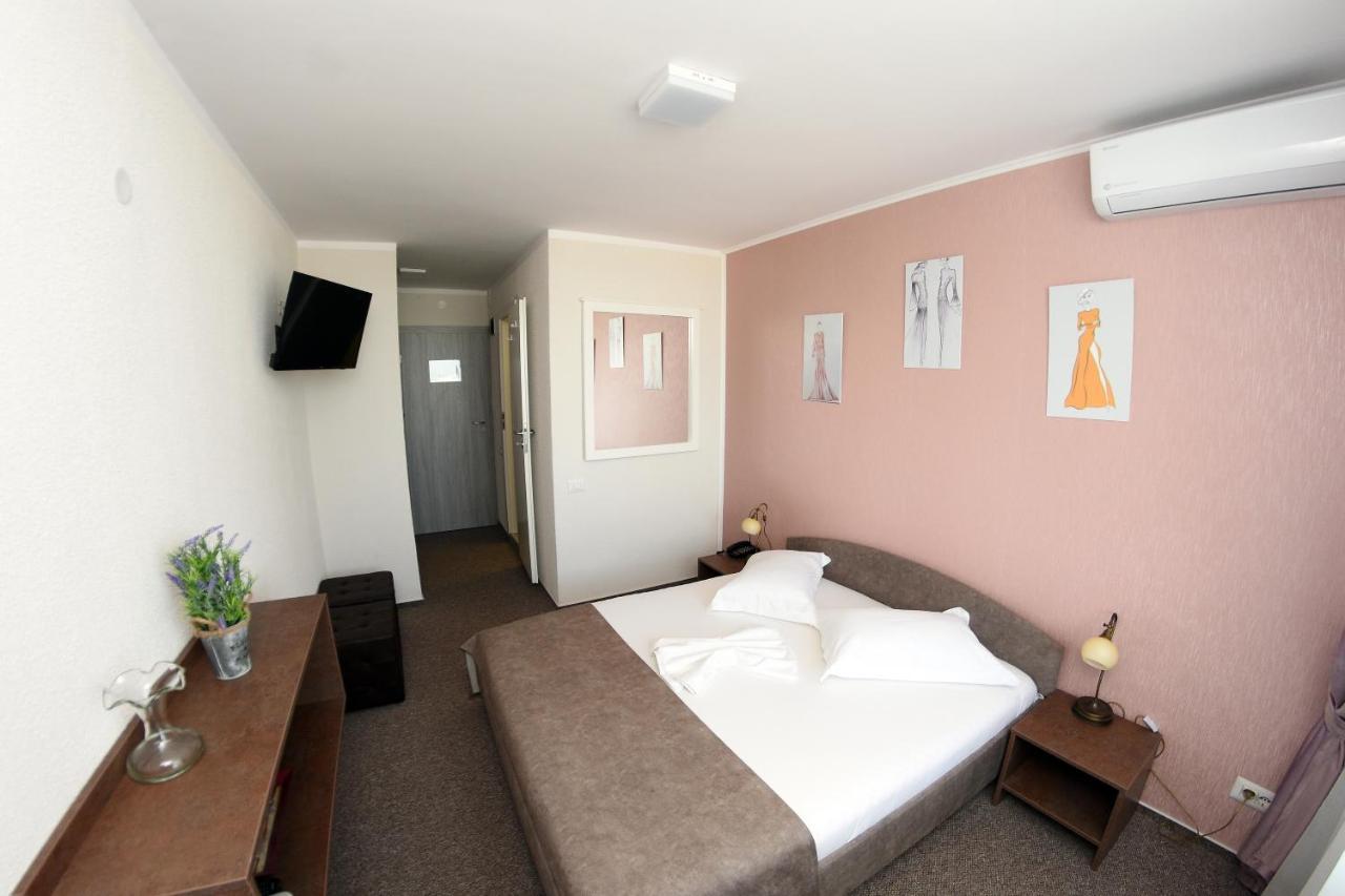 Hotel Victoria Mamaja Zewnętrze zdjęcie