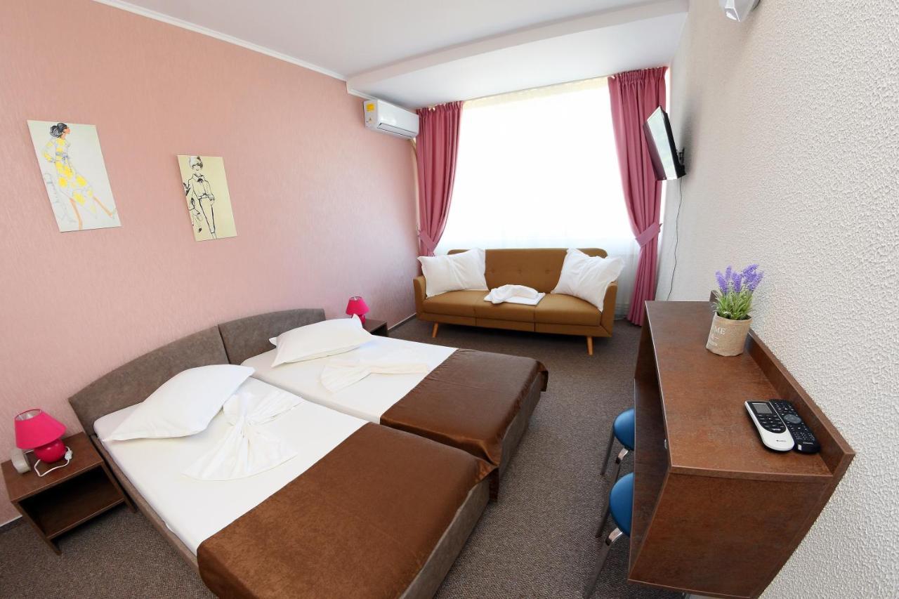 Hotel Victoria Mamaja Zewnętrze zdjęcie