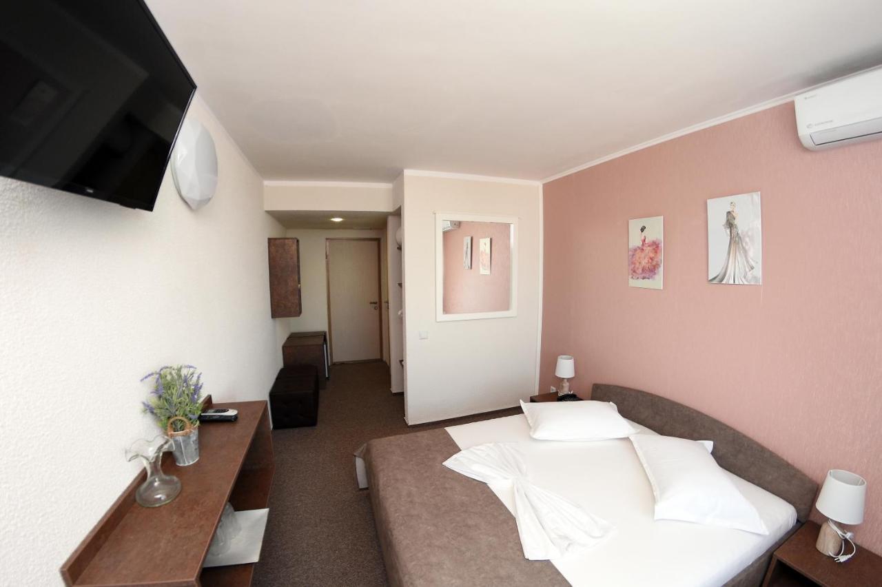 Hotel Victoria Mamaja Zewnętrze zdjęcie